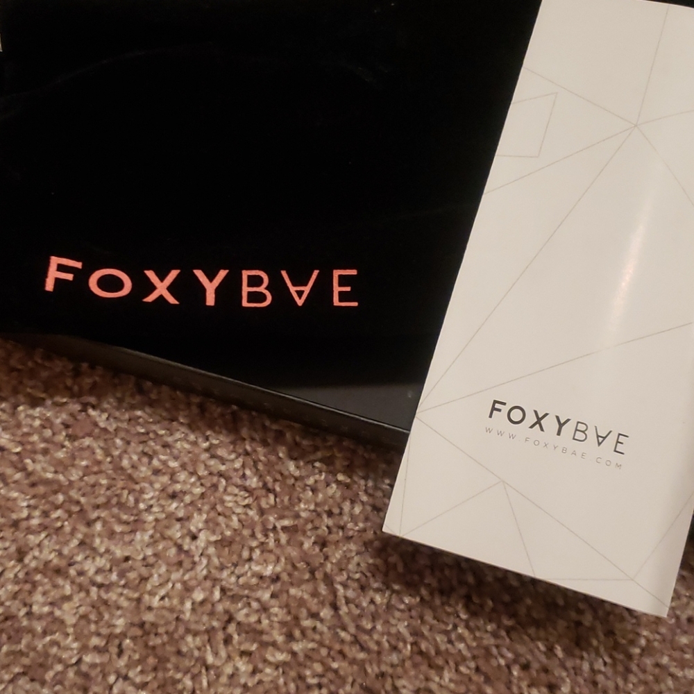 FoxyBae 25mm Temperature Control Curling Wand - Picture 2 of 2